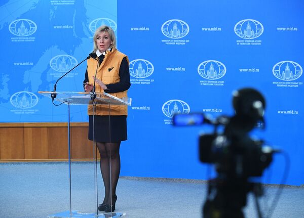 Официальный представитель министерства иностранных дел России Мария Захарова во время брифинга в Москве - Sputnik Армения