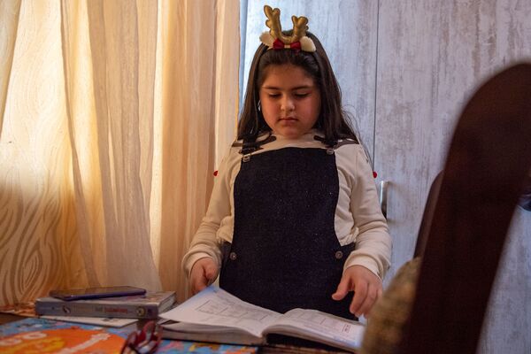 Անեթը միշտ մտքիս էր. ինչու Տեր Նշանը կուսակրոն չդարձավ, կամ մեկ օր քահանայի ընտանիքի հետ Անեթը միշտ մտքիս էր. ինչու Տեր Նշանը կուսակրոն չդարձավ, կամ մեկ օր քահանայի ընտանիքի հետ - Sputnik Արմենիա