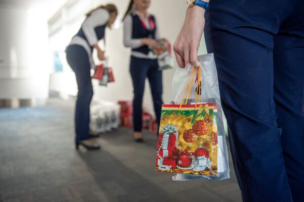 Звартноц обслужил рекордное число пассажиров: гостей ждал сюрприз —фото - Sputnik Армения