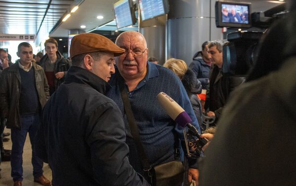 Пассажиры юбилейного рейса Ереван - Москва в аэропорту Звартноц (30 декабря 2019). Ереван - Sputnik Армения