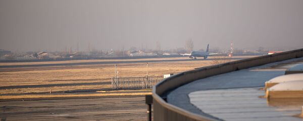 Самолет юбилейного рейса Ереван - Москва приземляется в аэропорту Звартноц (30 декабря 2019). Ереван - Sputnik Արմենիա