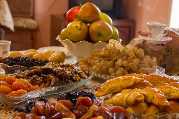 Первые семь — трогать не смей: в семье Месропянов встречают предновогодний День Лаваша - Sputnik Армения