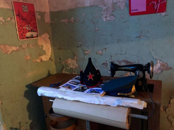 «Բլինչիկ» ու «Մայրաքաղաքային» աղցան. ինչպես են հայն ու իտալացին Գյումրիում նշել Ամանորը «Բլինչիկ» ու «Մայրաքաղաքային» աղցան. ինչպես են հայն ու իտալացին Գյումրիում նշել Ամանորը - Sputnik Արմենիա