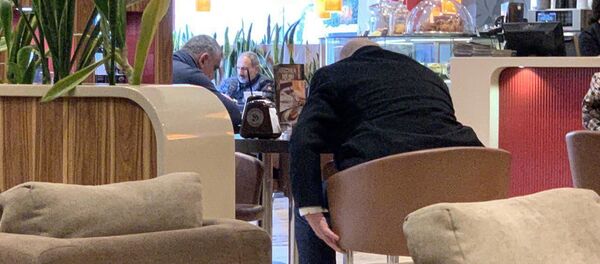 Никол Пашинян в кафе Никол Пашинян в кафе - Sputnik Արմենիա