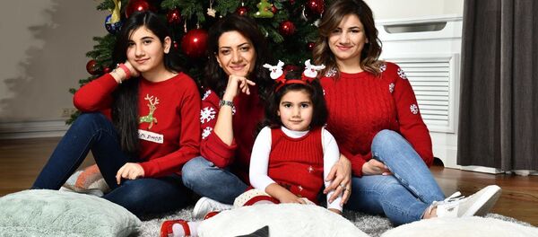 Анна Акопян с дочерьми  - Sputnik Արմենիա