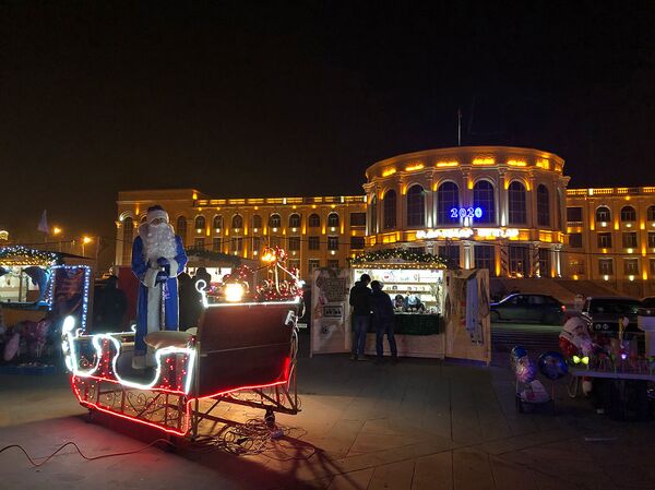 Страшное развлечение для детей, или Чем пахнет предновогодний Гюмри - Sputnik Армения