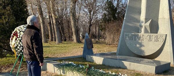 Серж Саргсян в военном пантеоне Ераблур (31 декабря 2019). Еревaн Серж Саргсян в военном пантеоне Ераблур (31 декабря 2019). Еревaн - Sputnik Արմենիա