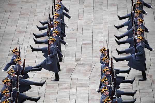 Последняя в 2019 году церемония развода пеших и конных караулов Президентского полка - Sputnik Армения