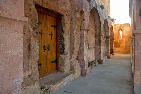 Քարե «ինստագրամ», կիսալուսին խաչի վրա և Օձունի եկեղեցու այլ գաղտնիքները - Sputnik Արմենիա