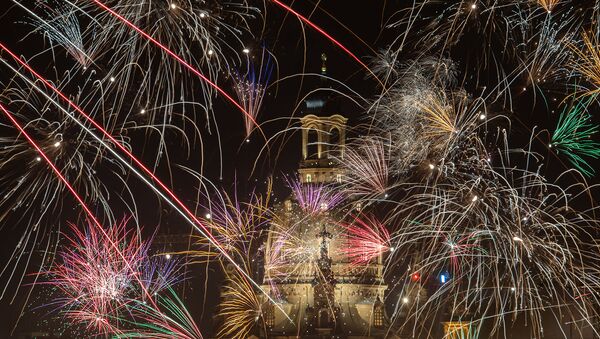Новогодний фейерверк над церковью Богоматери в Дрездене, Германия - Sputnik Արմենիա
