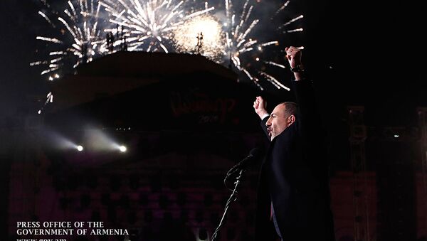 Новогодняя речь премьер-министра Армении Никола Пашиняна на площади Республики в Ереване - Sputnik Армения