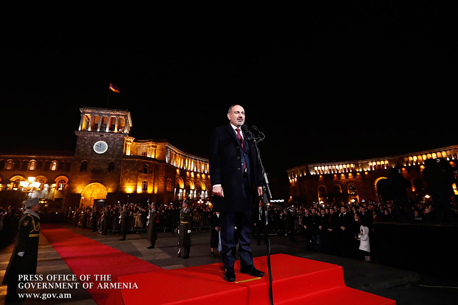 Новогоднее поздравление премьер-министра Армении Никола Пашиняна на площади Республики (31 декабря 2019). Еревaн - Sputnik Արմենիա, 1920, 23.12.2025