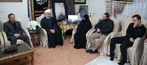 Президент Ирана Хасан Роухани навестил семью убитого генерала Касема Сулеймани (4 января 2020). Иран - Sputnik Արմենիա