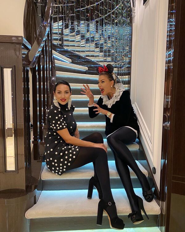 Прям так и злят!: Жанна Левина и Алсу показали свои бесконечные ноги – фото - Sputnik Армения