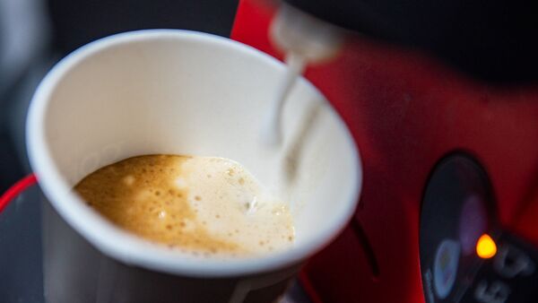 Приготовление кофе-латте - Sputnik Армения