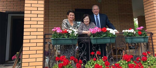 Президент Армен Саркисян с супругой Нунэ Саркисян в гостях у Гоар Варданян - Sputnik Արմենիա