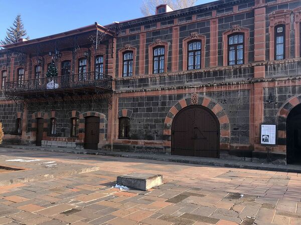 Մարդաշատ հյուրանոցներ, ռեստորաններ ու թանգարաններ. Գյումրին թրենդային է նաև ձմեռվա սեզոնին Մարդաշատ հյուրանոցներ, ռեստորաններ ու թանգարաններ. Գյումրին թրենդային է նաև ձմեռվա սեզոնին - Sputnik Արմենիա