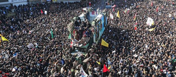 Траурная процессия по убитому иранскому генералу Касему Солеймани (7 января 2020). Керман, Иран - Sputnik Արմենիա