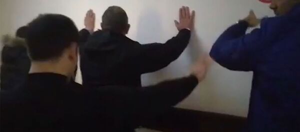 Քրեական հեղինակությունն ու նրան ուղեկցող անձինք բերման են ենթարկվել ոստիկանություն Քրեական հեղինակությունն ու նրան ուղեկցող անձինք բերման են ենթարկվել ոստիկանություն - Sputnik Армения