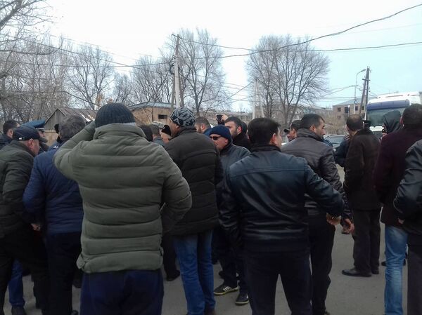 Մարալիկում լարված իրավիճակ է. բնակիչները փակել են Գյումրի–Երևան ճանապարհը. լուսանկարներ  - Sputnik Արմենիա