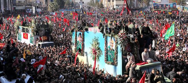 Траурная процессия по убитому иранскому генералу Касему Солеймани (7 января 2020). Керман, Иран - Sputnik Արմենիա