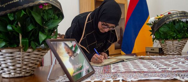 В Посольстве Ирана в Армении открыта книга соболезнований в связи с убийством иранского генерала Касема Хосейни (8 января 2020). Еревaн - Sputnik Армения