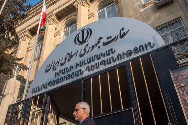 В Посольстве Ирана в Армении открыта книга соболезнований в связи с убийством иранского генерала Касема Хосейни (8 января 2020). Еревaн - Sputnik Армения