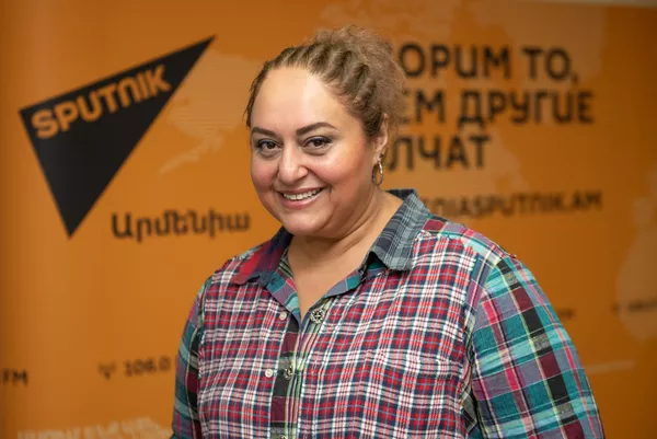 Понятие родитель N1 и N2 — недопустимо: армянские общественные деятели о решении Путина Понятие родитель N1 и N2 — недопустимо: армянские общественные деятели о решении Путина - Sputnik Армения
