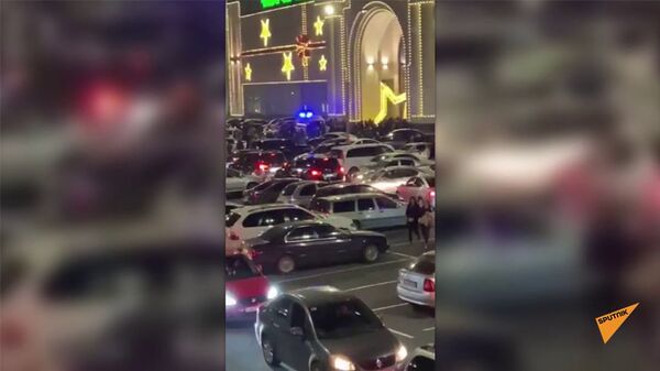 Իրարանցում «Դալմա գարդեն մոլում»` մարդկանց տարհանում են. ԱԻՆ-ը պնդում է` կեղծ խուճապ է Իրարանցում «Դալմա գարդեն մոլում»` մարդկանց տարհանում են. ԱԻՆ-ը պնդում է` կեղծ խուճապ է - Sputnik Արմենիա