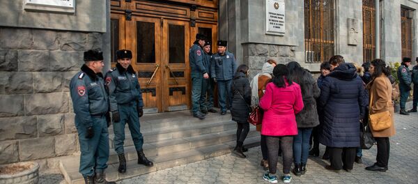 Акция протеста матерей пропавших из роддома детей перед зданием генпрокуратуры Армении (10 января 2020). Еревaн Акция протеста матерей пропавших из роддома детей перед зданием генпрокуратуры Армении (10 января 2020). Еревaн - Sputnik Արմենիա