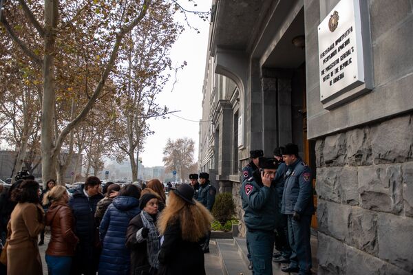 «Դա ինձ համար «թասիբի հարց է»». Արթուր Դավթյանն ընդունեց բողոքող մայրերին «Դա ինձ համար «թասիբի հարց է»». Արթուր Դավթյանն ընդունեց բողոքող մայրերին - Sputnik Արմենիա