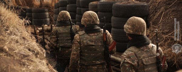 Армянские военнослужащие на смене боевого дежурства Армянские военнослужащие на смене боевого дежурства - Sputnik Արմենիա