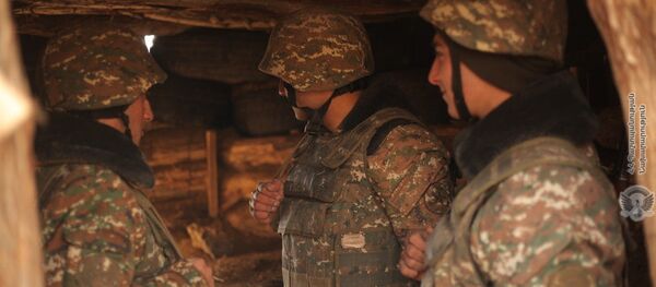 Армянские военнослужащие во время боевого дежурства - Sputnik Արմենիա