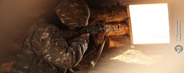 Армянский военнослужащий во время боевого дежурства - Sputnik Армения