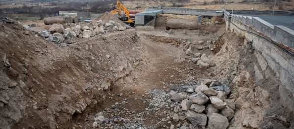 Строительные работы рядом с ТЦ Далма Гарден Молл (10 января 2020). Ереван Строительные работы рядом с ТЦ Далма Гарден Молл (10 января 2020). Ереван - Sputnik Армения