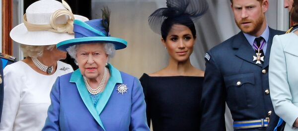 Британская королевская семья на балконе Букингемского дворца наблюдают на военным парадом, посвященным столетию Королевских Военно-Воздушных Сил (10 июля 2018). Лондон - Sputnik Արմենիա