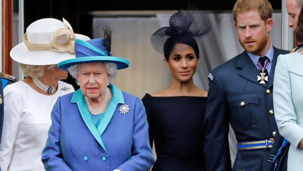 Британская королевская семья на балконе Букингемского дворца наблюдают на военным парадом, посвященным столетию Королевских Военно-Воздушных Сил (10 июля 2018). Лондон - Sputnik Армения