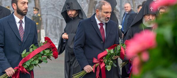 Премьер-министр Никол Пашинян, Католикос Гарегин Второй, спикер парламента Арарат Мирзоян в мемориальном комплексе Цицернакаберд (13 января 2020). Еревaн - Sputnik Արմենիա
