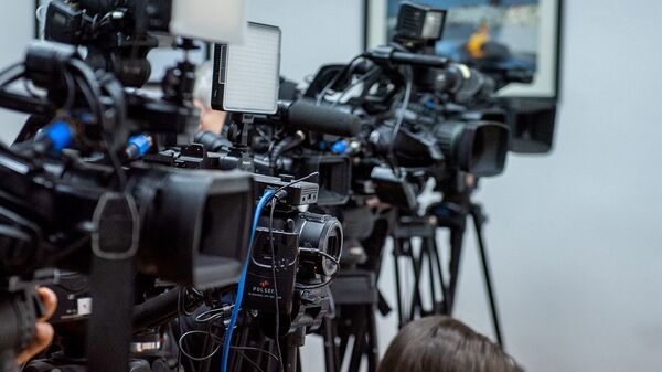 Телеоператоры за работой в пресс-центре Телеоператоры за работой в пресс-центре - Sputnik Армения