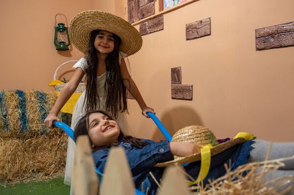 Վան Գոգի ու Փաշինյանի հետքերով․ երևանցիներն այժմ սելֆիի հատուկ տեղ ունեն. լուսանկարներ Վան Գոգի ու Փաշինյանի հետքերով․ երևանցիներն այժմ սելֆիի հատուկ տեղ ունեն. լուսանկարներ - Sputnik Արմենիա