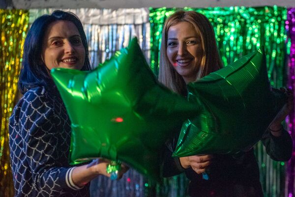 По стопам Ван Гога и Никола Пашиняна — ереванцам теперь есть где оторваться - Sputnik Армения