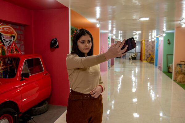 Վան Գոգի ու Փաշինյանի հետքերով․ երևանցիներն այժմ սելֆիի հատուկ տեղ ունեն. լուսանկարներ Վան Գոգի ու Փաշինյանի հետքերով․ երևանցիներն այժմ սելֆիի հատուկ տեղ ունեն. լուսանկարներ - Sputnik Արմենիա