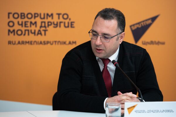 Скандальную Диану Арутюнян отпустят. Почему бороться с фейками бессмысленно? Скандальную Диану Арутюнян отпустят. Почему бороться с фейками бессмысленно? - Sputnik Армения