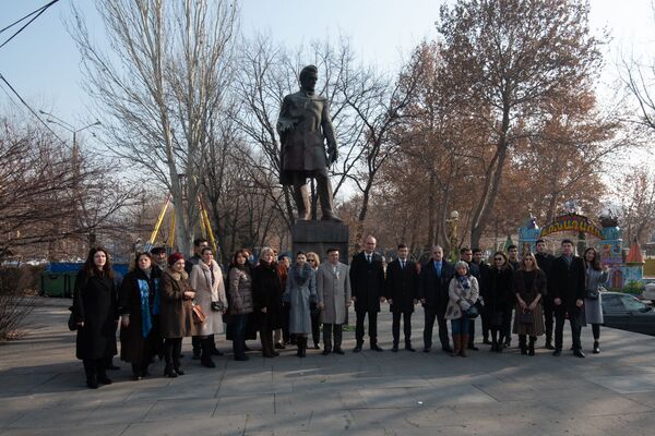 Горе бывает все же не от ума, или Как в Ереване отметили 225-летие Грибоедова - Sputnik Армения