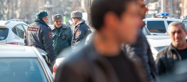 Полицейские во время акции протеста водителей на площади Республики (15 января 2020). Еревaн Полицейские во время акции протеста водителей на площади Республики (15 января 2020). Еревaн - Sputnik Արմենիա