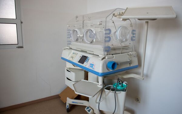 Инкубатор интенсивной терапии для новорожденных в роддоме Маралика - Sputnik Армения