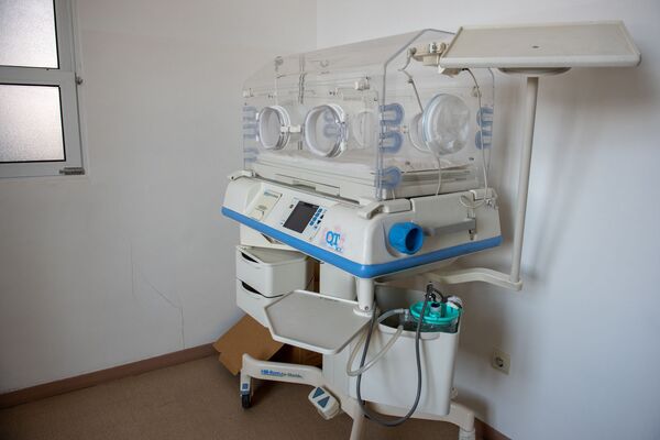 Инкубатор интенсивной терапии для новорожденных в роддоме Маралика - Sputnik Армения