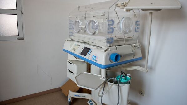 Инкубатор интенсивной терапии для новорожденных в роддоме Маралика - Sputnik Армения