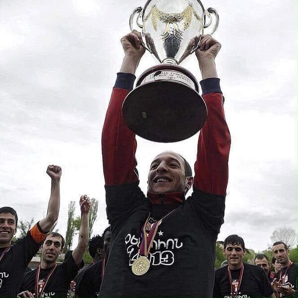 Есть надежда: почему футболист Андраник Барикян вернулся из Франции в родной Гюмри Есть надежда: почему футболист Андраник Барикян вернулся из Франции в родной Гюмри - Sputnik Армения