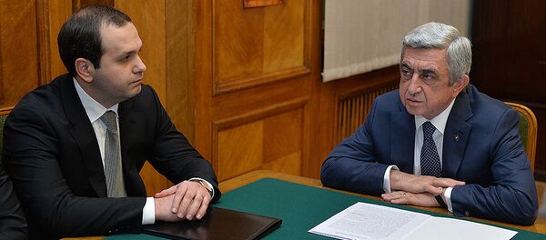 Президент Серж Саргсян представляет руководящему составу СНБ новоназначенного директора Георгия Кутояна (12 февраля 2016). Еревaн - Sputnik Արմենիա